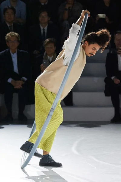 Look 27
